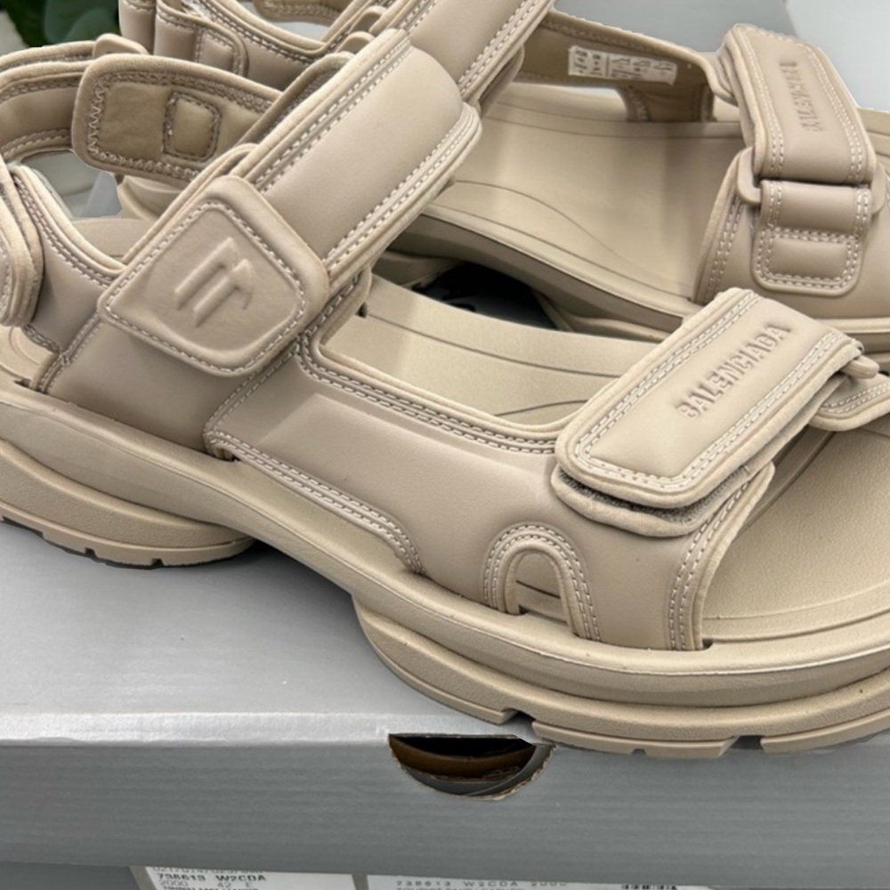 Men's Balenciaga tourist sandals . Size 9 - Picture 3 of 7